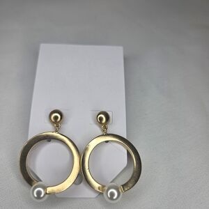 Elegant Gold and Pearl Hoop Earrings